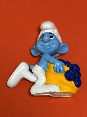 Peyo Greedy Smurf PVC Figure w Blueberries 2011 McDonald Happy Meal 3”